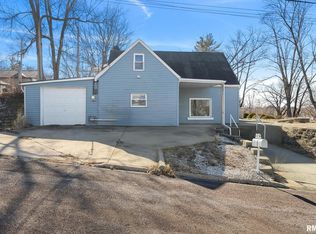 1908 Commonwealth Ave, Pekin, IL 61554