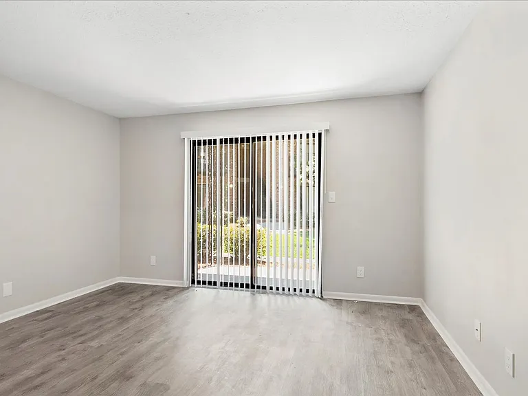 Orleans Apartments — Photo 24