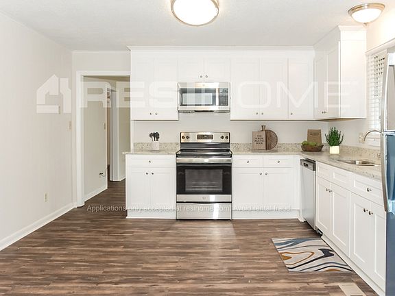 3rd image of 3017 Teton Cir NW