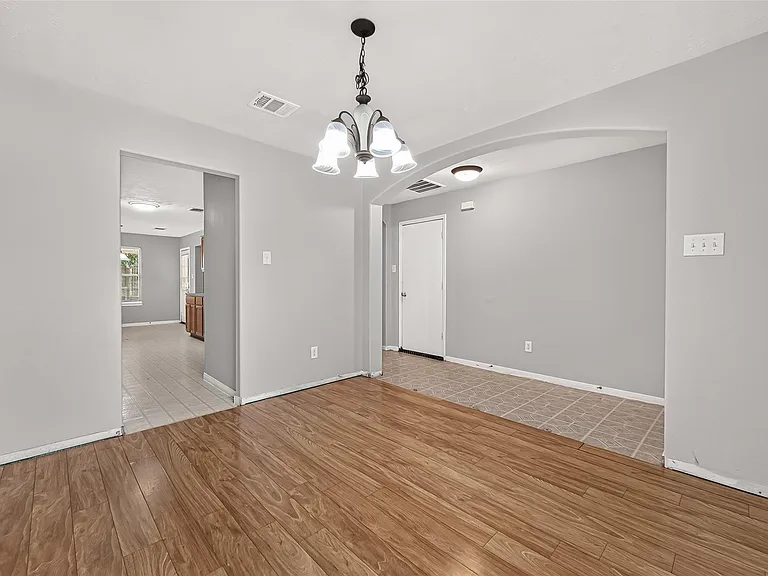 10031 Magnolia Way — Photo 7
