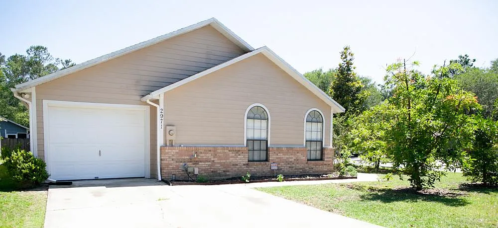 4 bed, 1323 sqft, $2,000 — Photo 2
