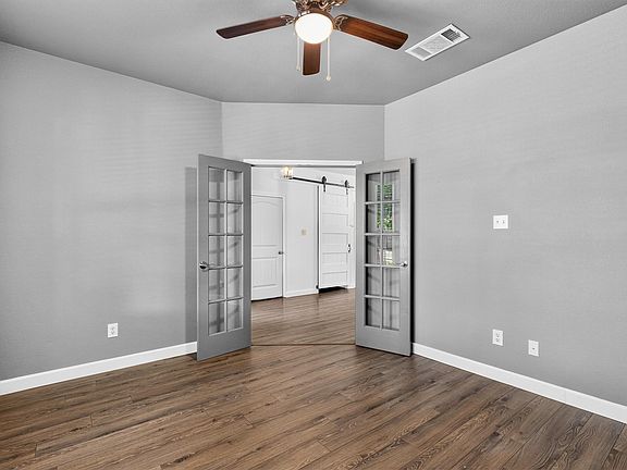 2nd image of 502 Fountain View Ln