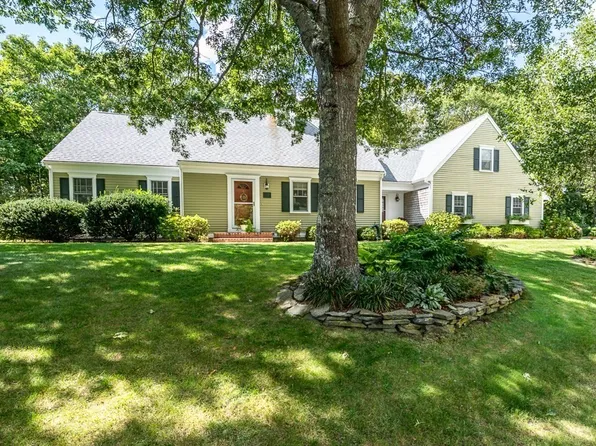 67 Spyglass Hill Rd, Cummaquid, MA 02637
