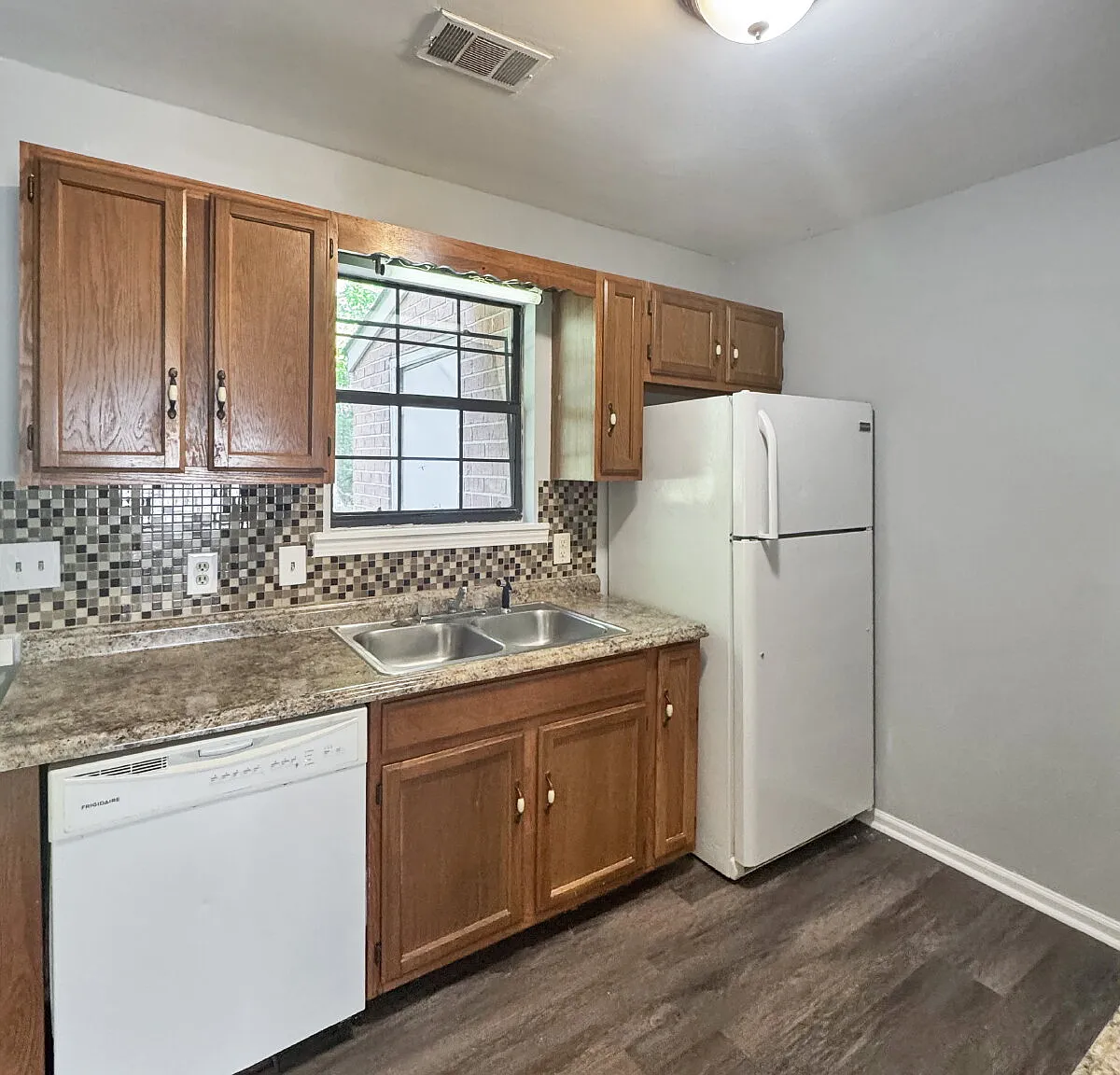 2 bed, 1.5 bath, 1030 sqft, $1,390 — Photo 3