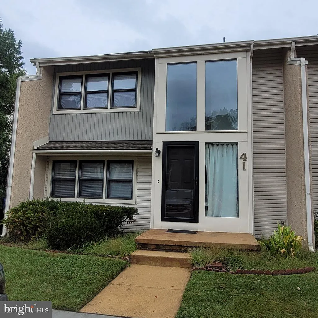 3 bed, 2.5 bath, 1598 sqft, $2,700 — Photo 1