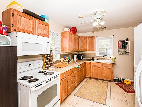 4th image of 315 W 14th St
