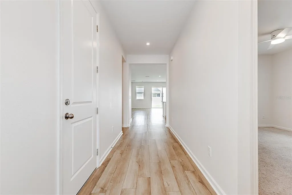 4 bed, 3.0 bath, 2059 sqft, $3,290 — Photo 4