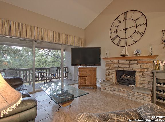 3rd image of 1029 Parkview Dr #37