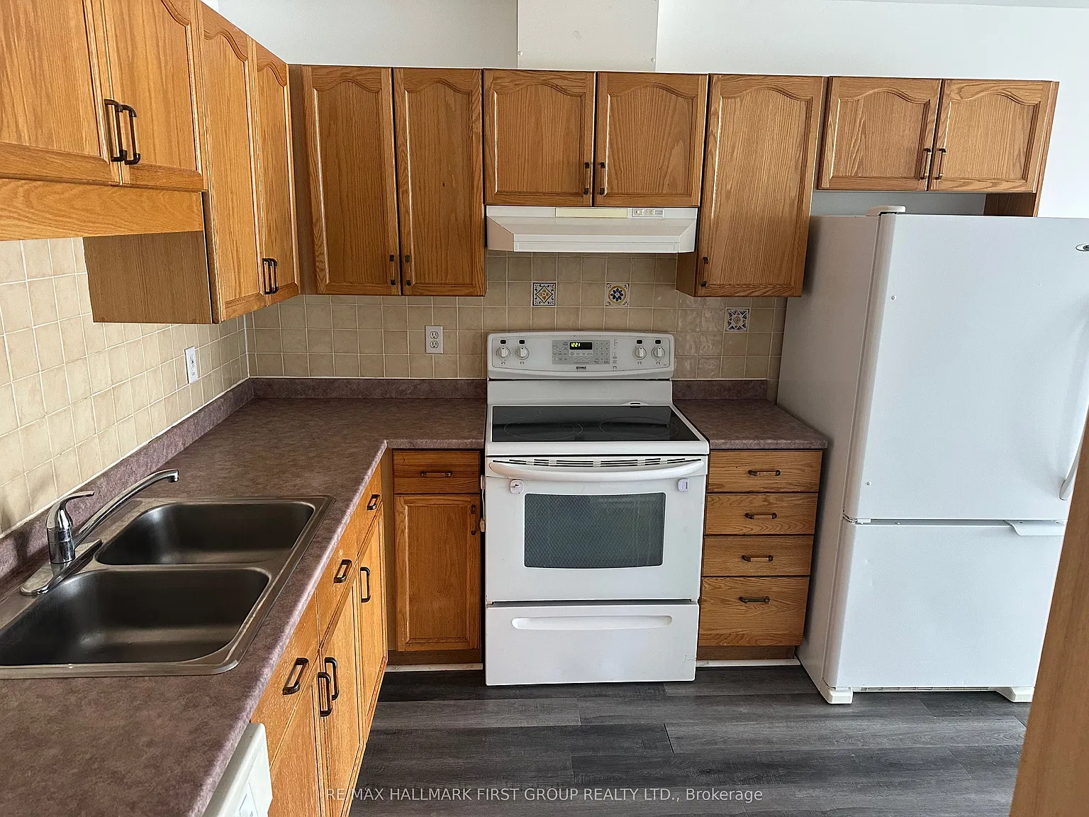 3 bed, $2,400 — Photo 2