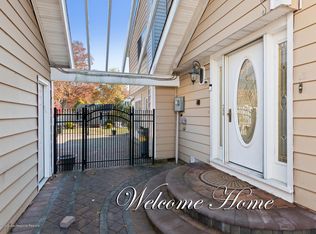 2 London Dr, Jackson, NJ