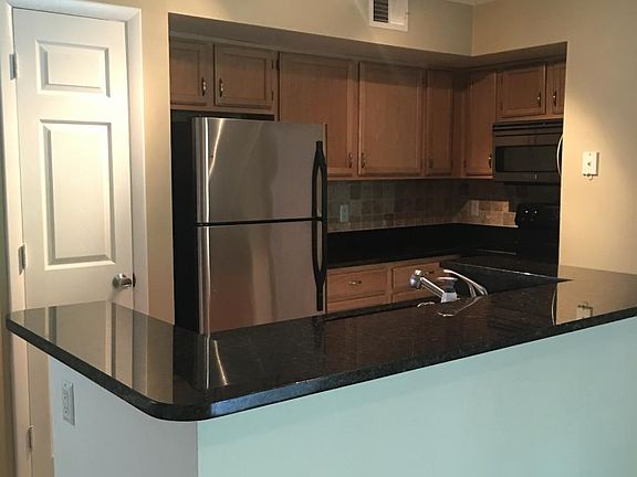 4th image of 470 S Pin Oak 304 Pl