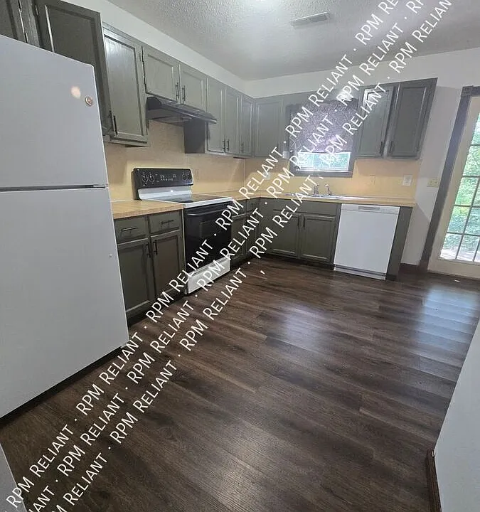 2301 Southridge Dr #C