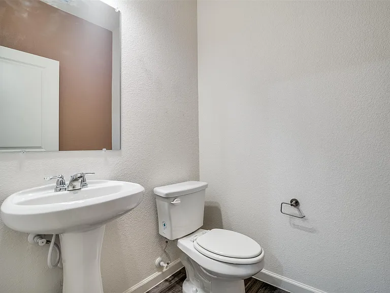 731 Yorkshire Dr — Photo 36