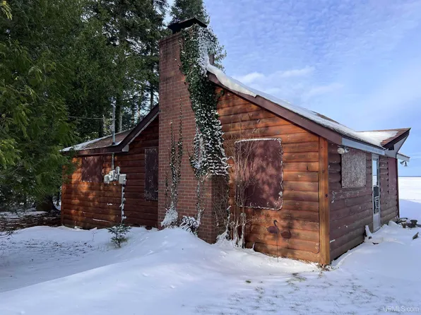 641 N Field Rd #441, Manistique, MI 49854