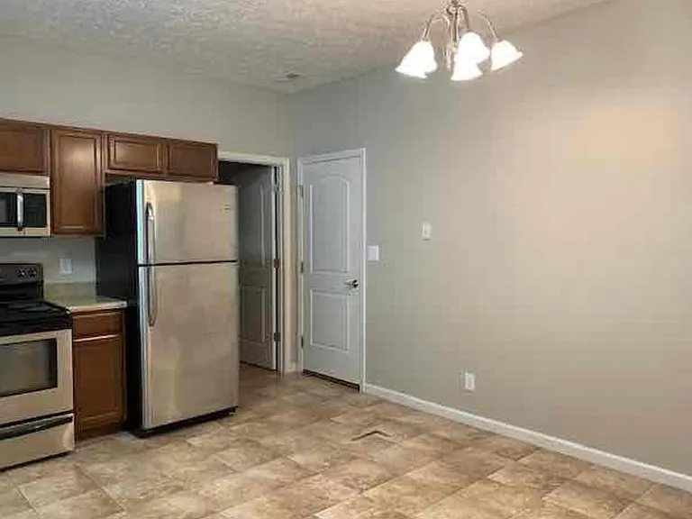 2433 Fleming Dr — Photo 8