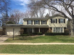 520 Standish Dr, Deerfield, IL 60015