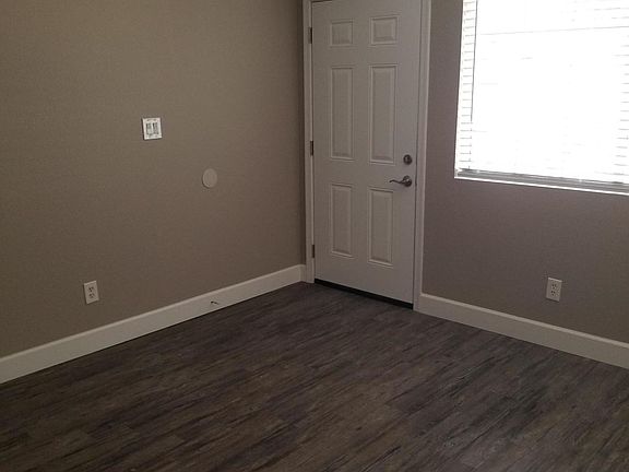 2nd image of 550 W 9th St #3