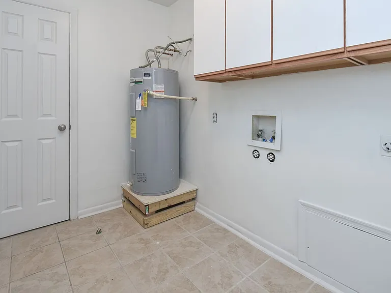 1423 Goldfinch Ln — Photo 36
