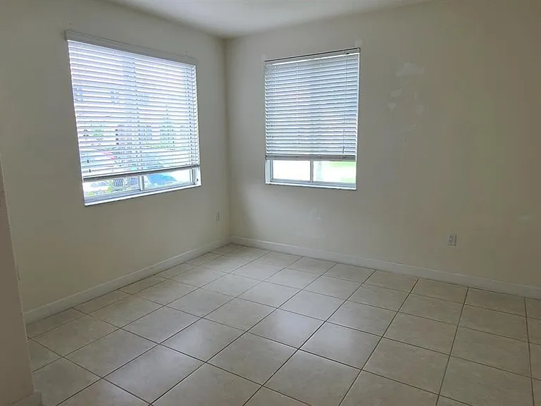 1021 SE 23rd Ave #1 — Photo 6