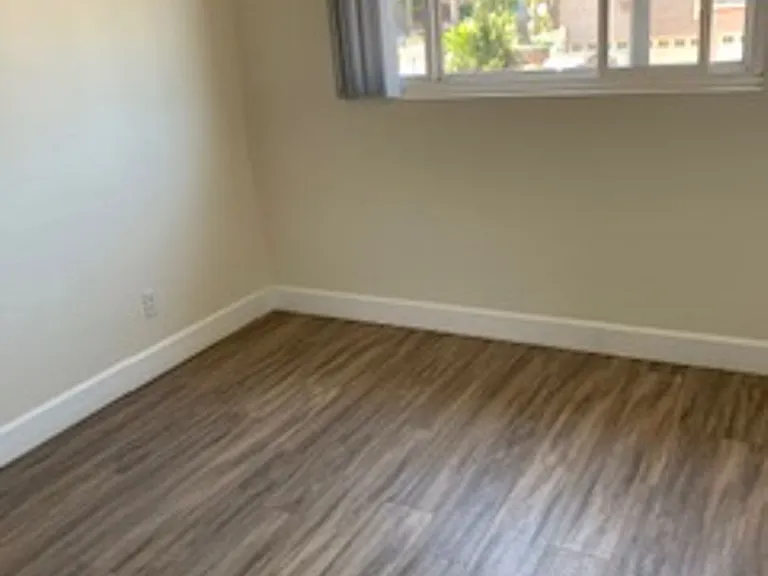 Bright 2 bed 1 bath in Pacific Beach — Photo 13