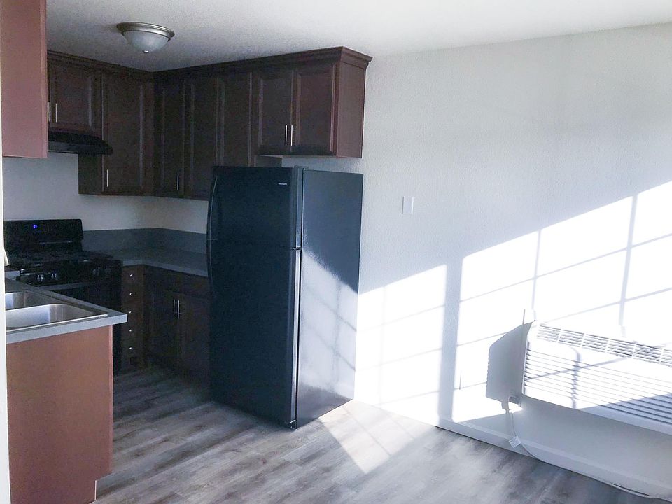 2nd image of 1537 Main St APT 5