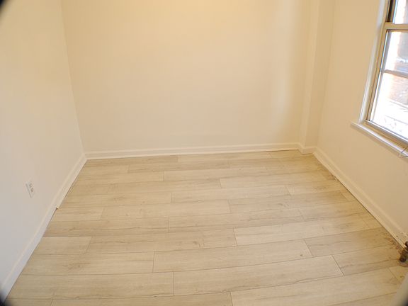 4th image of 1209 Jackson Ave APT 2