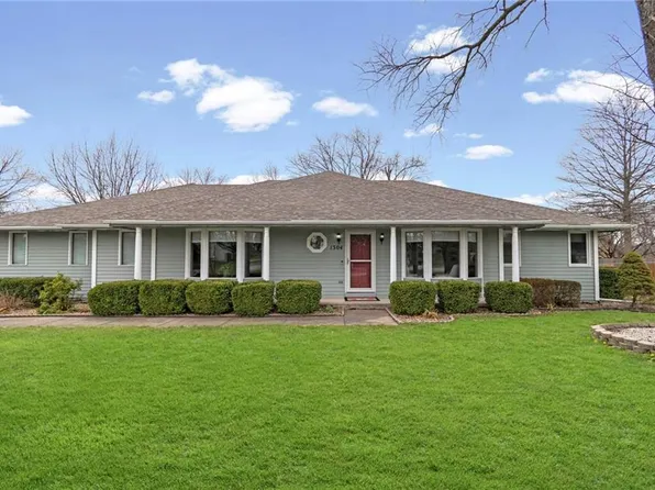 1304 S Jefferson St, Kearney, MO 64060