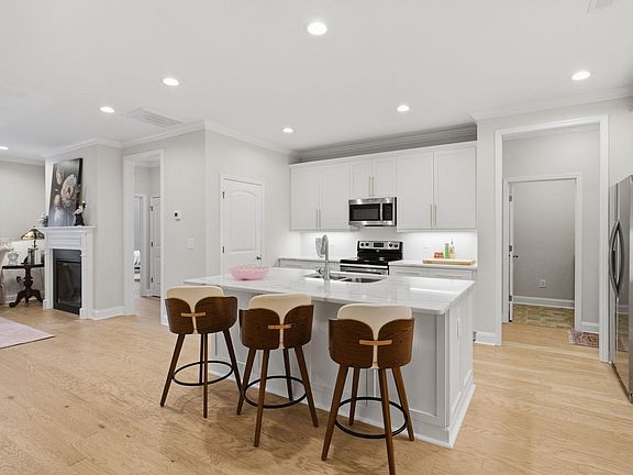 5th image of 20 Hasbrook Ln