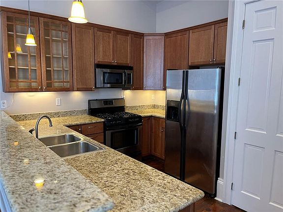 5th image of 2217 Laurel St #1