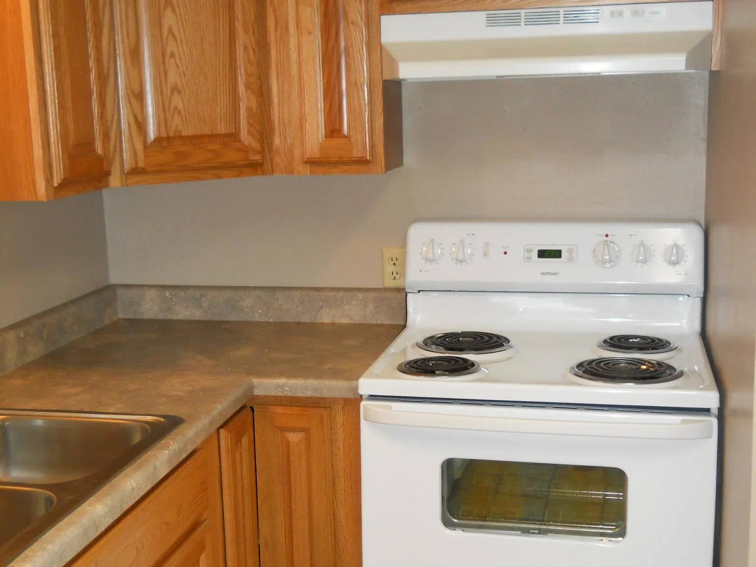 2 bed, 900 sqft, $700 — Photo 3