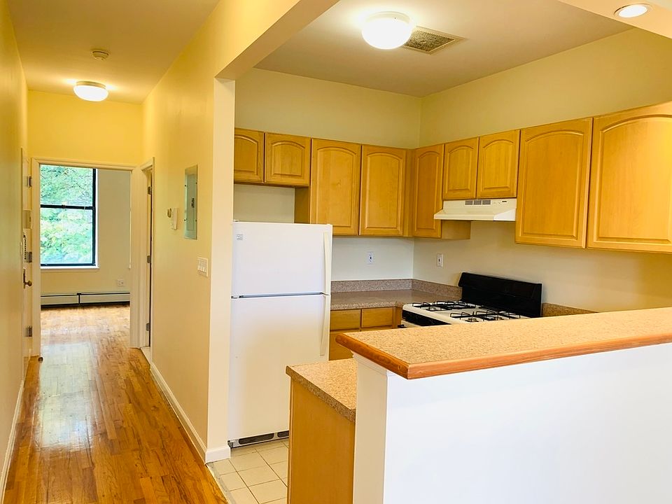 1st image of 328 Tompkins Ave APT 3