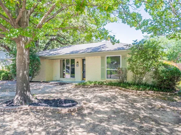 841 San Marcos Ln, Bedford, TX 76021