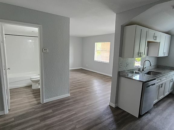 4th image of 2575 2nd St #12