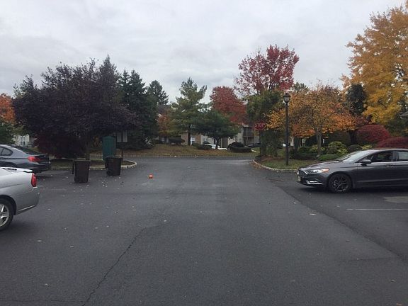 4th image of 12 Reins Ct #905