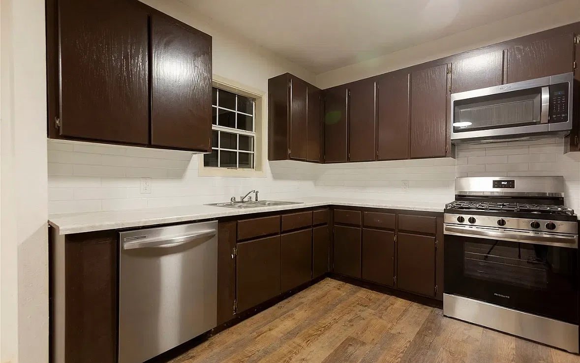 3 bed, 1.5 bath, 1335 sqft, $1,150 — Photo 3