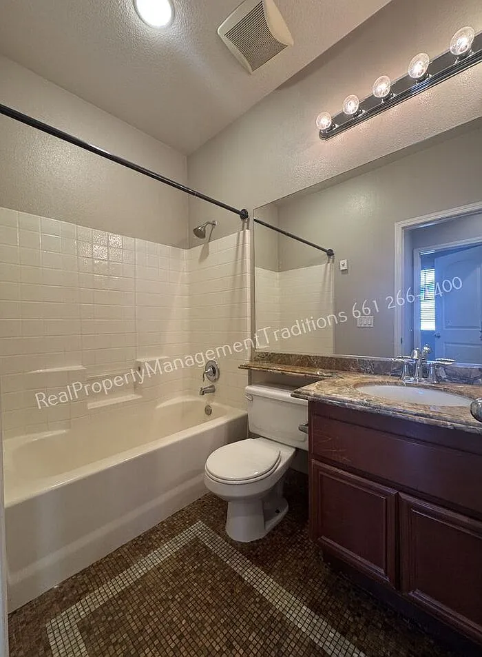 4 bed, 3.0 bath, 2108 sqft, $3,200 — Photo 4