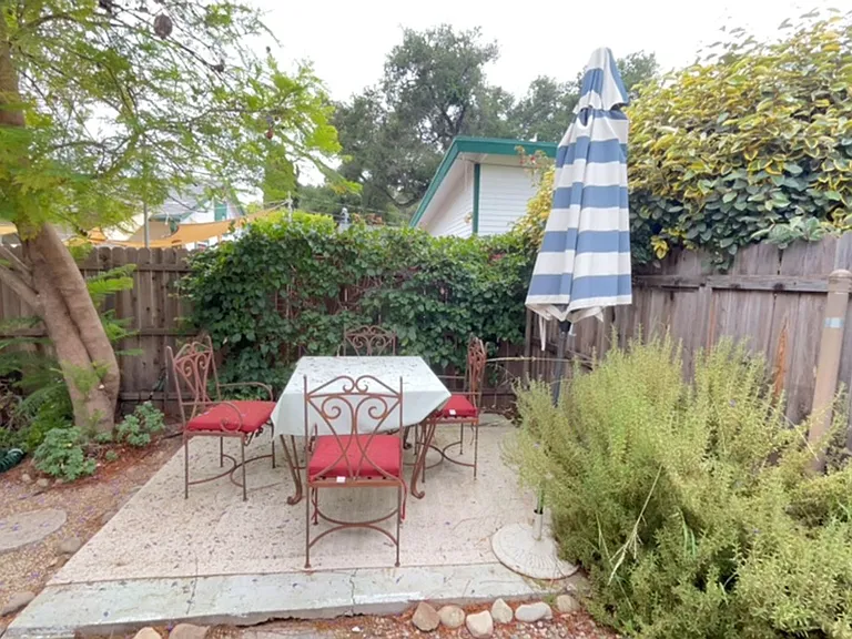 Alvarado — Photo 14