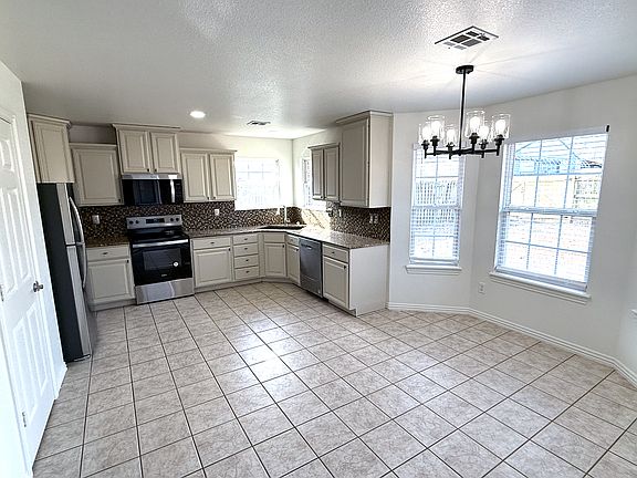 4th image of 541 Steepro Dr