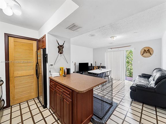 5th image of 309 S Royal Poinciana Blvd APT 401