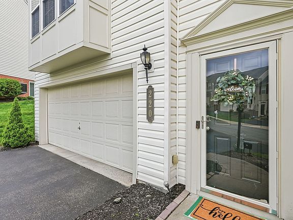 4th image of 220 Maple Ridge Dr