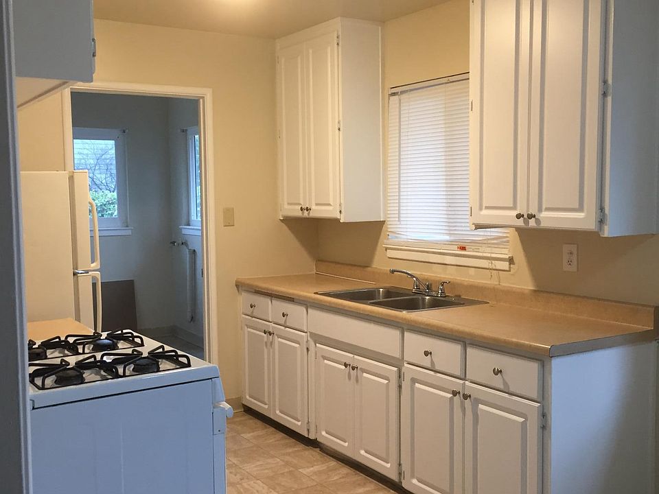 Bright kitchen with Gas stove