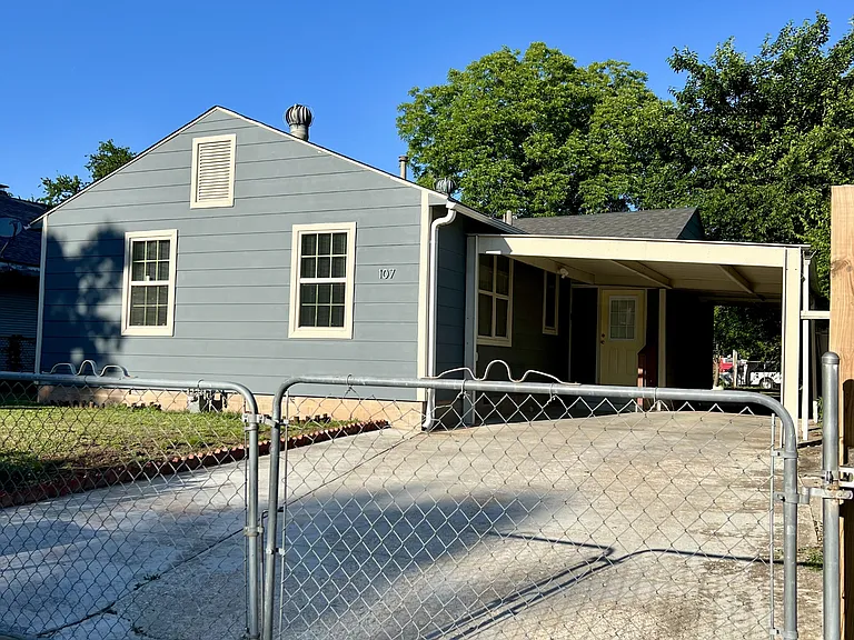 107 N Gillette Ave — Photo 46