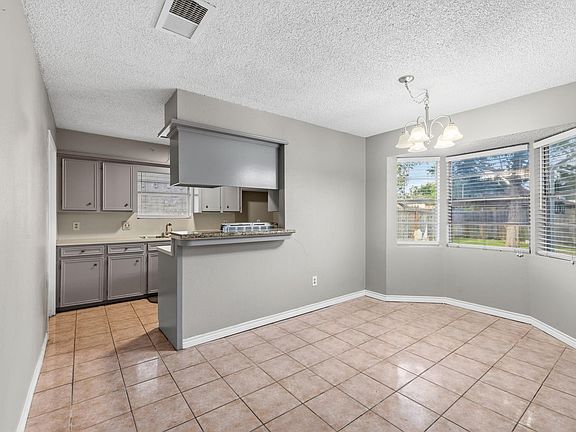 3rd image of 5112 Parsley St