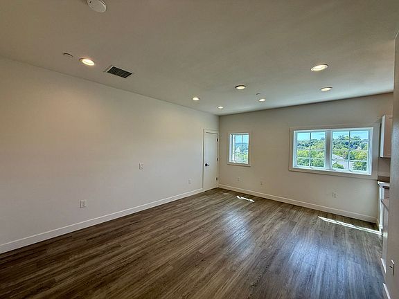 3rd image of 3513 Numancia St