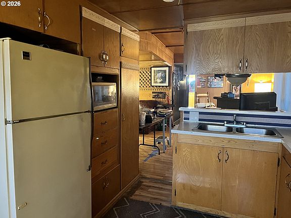 5th image of 19605 River Rd Unit 104