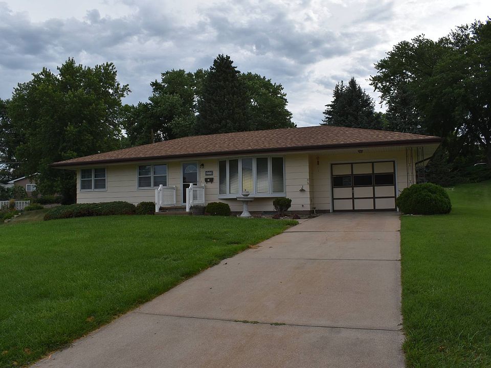 1st image of 137 Memorial Dr