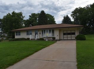 137 Memorial Dr, Hebron, NE 68370