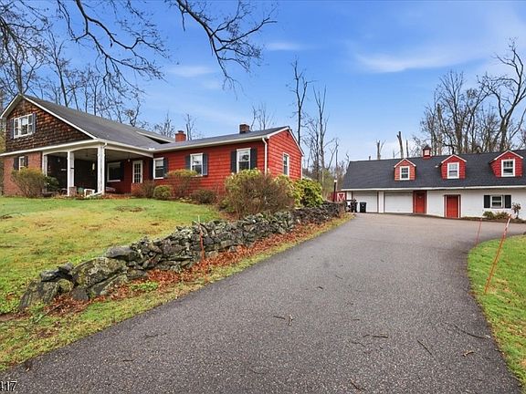 2nd image of 100 Old Croton Rd