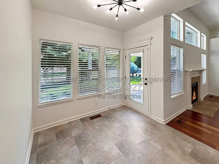 650 E Whitney Ct — Photo 8
