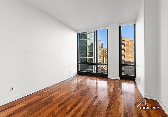 4th image of 101 Warren St APT 2330